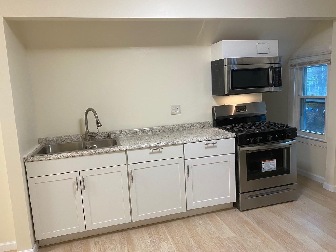 96 Hill Street - Photo 3 of 22