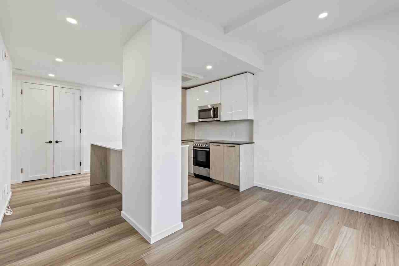 1989 Yonge Street #304 - Photo 3 of 21