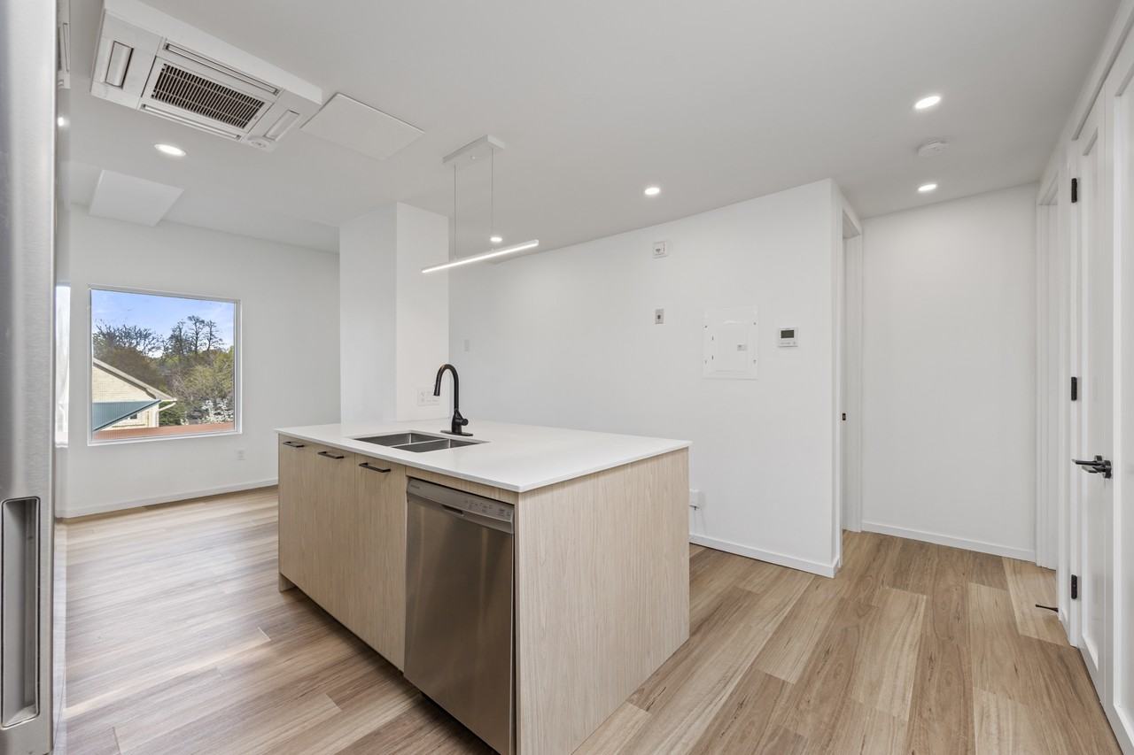 1989 Yonge Street #304 - Photo 2 of 21