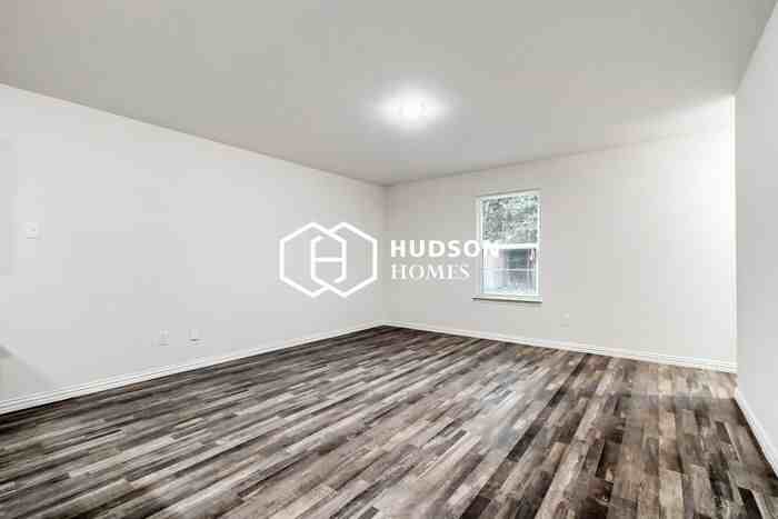 2818 Brigham Ln - Photo 4 of 14