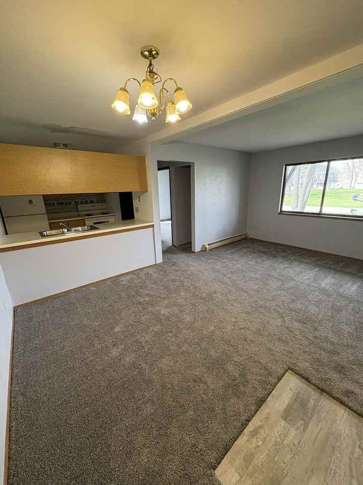 Clay Street 404 South - Photo 2 of 16
