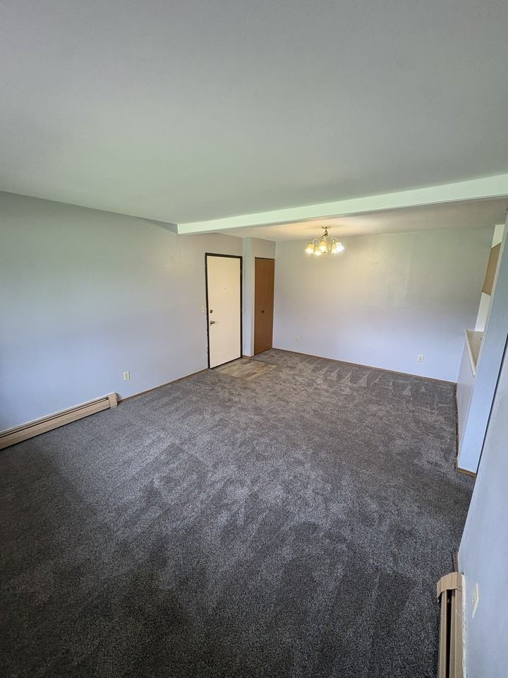 Clay Street 404 South - Photo 4 of 16