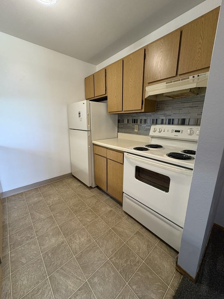 Clay Street 404 South - Photo 7 of 16