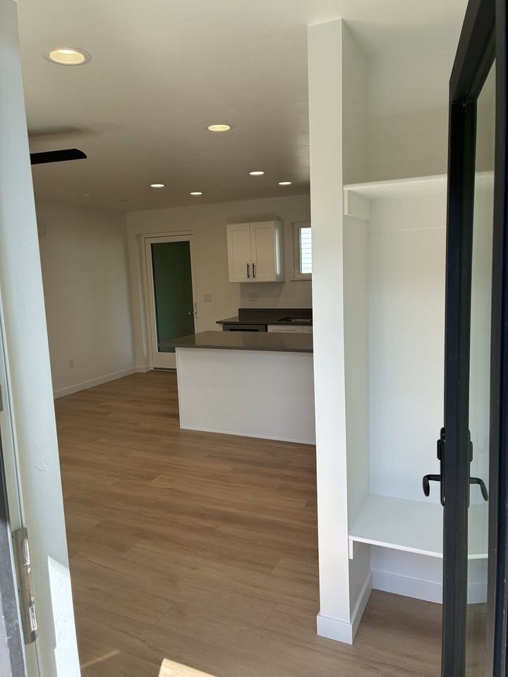 637 South River Street - Photo 3 of 17