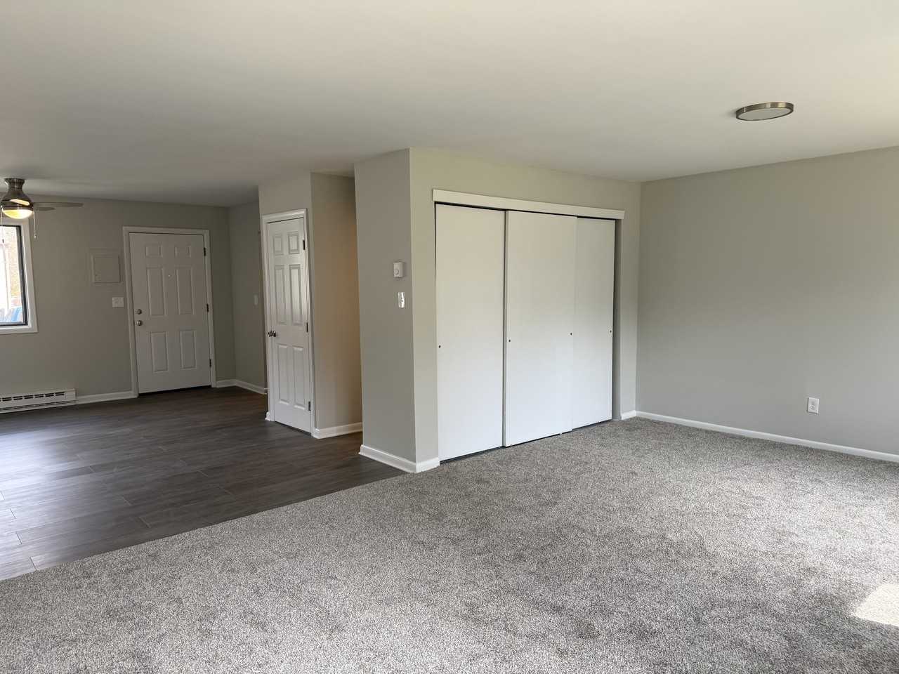 Coach N Four Manor - Photo 2 of 10