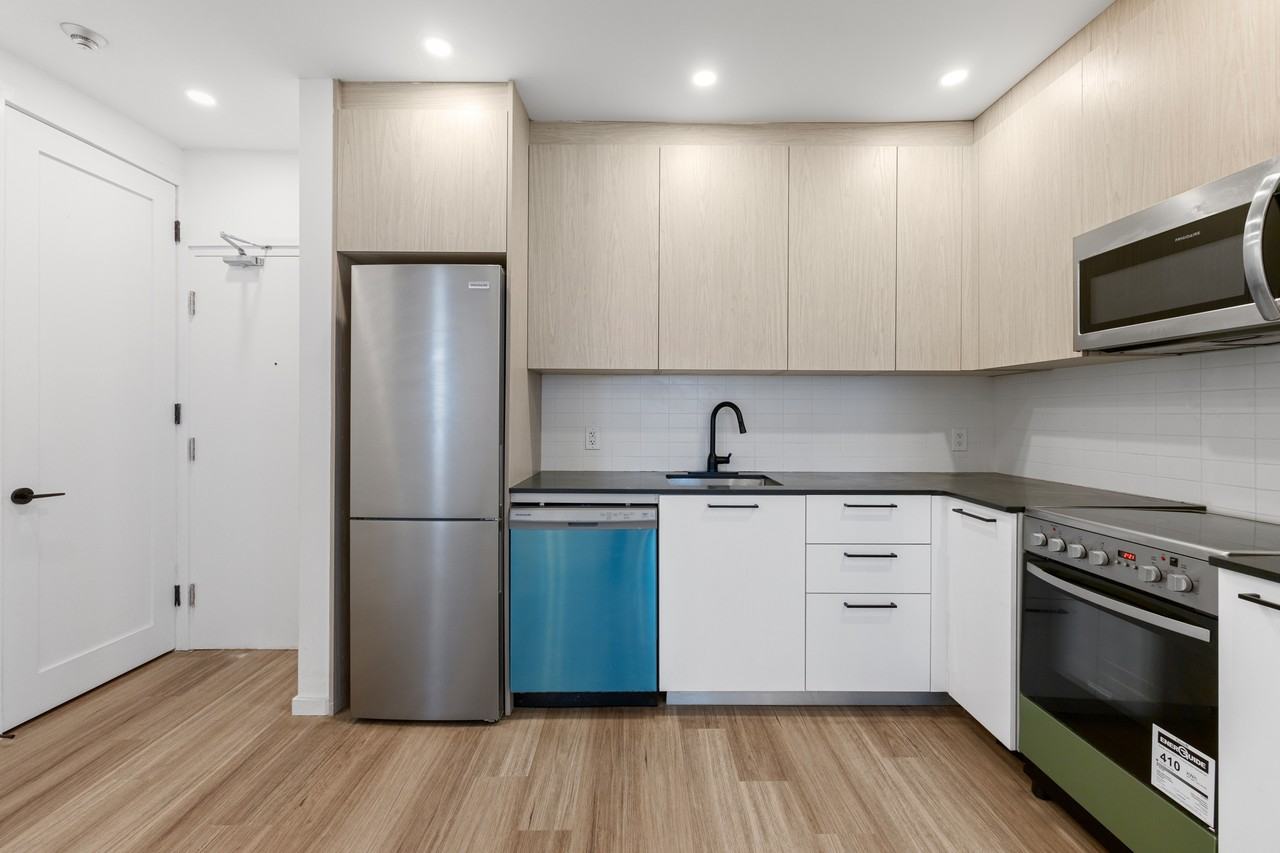 1989 Yonge Street #204 - Photo 6 of 18