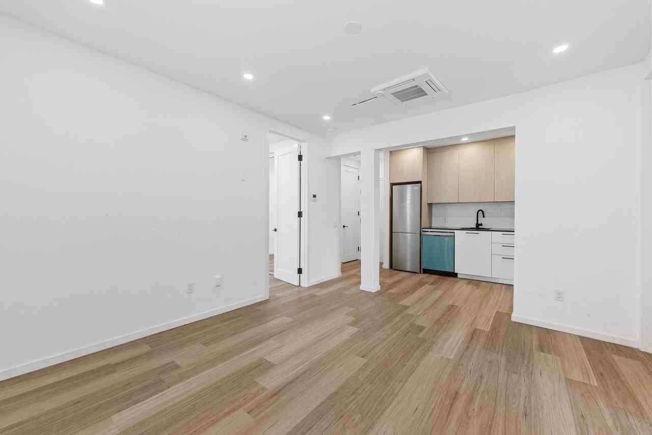 1989 Yonge Street #204 - Photo 4 of 18