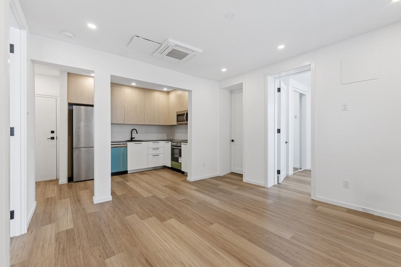 1989 Yonge Street #204 - Photo 5 of 18