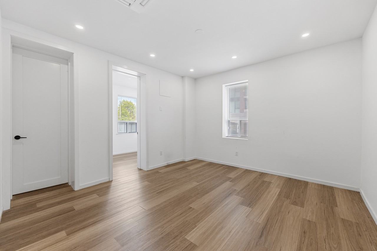 1989 Yonge Street #204 - Photo 3 of 18
