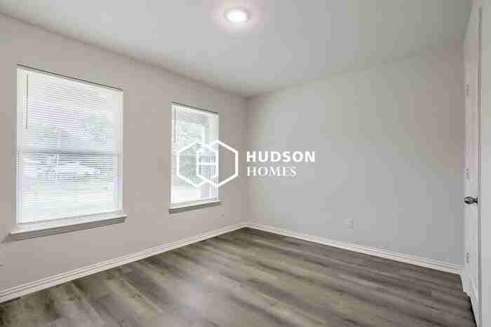 127 Holiday Dr - Photo 7 of 14