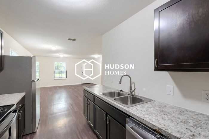 3627 Sidney St - Photo 6 of 14