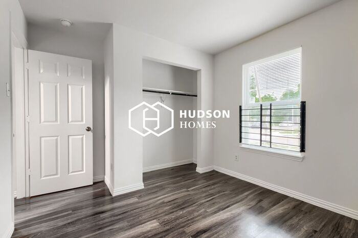 3627 Sidney St - Photo 7 of 14
