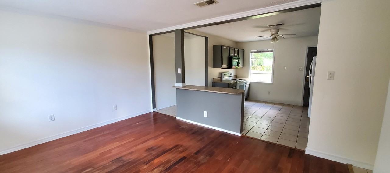 212 Barbara Cir - Photo 2 of 15