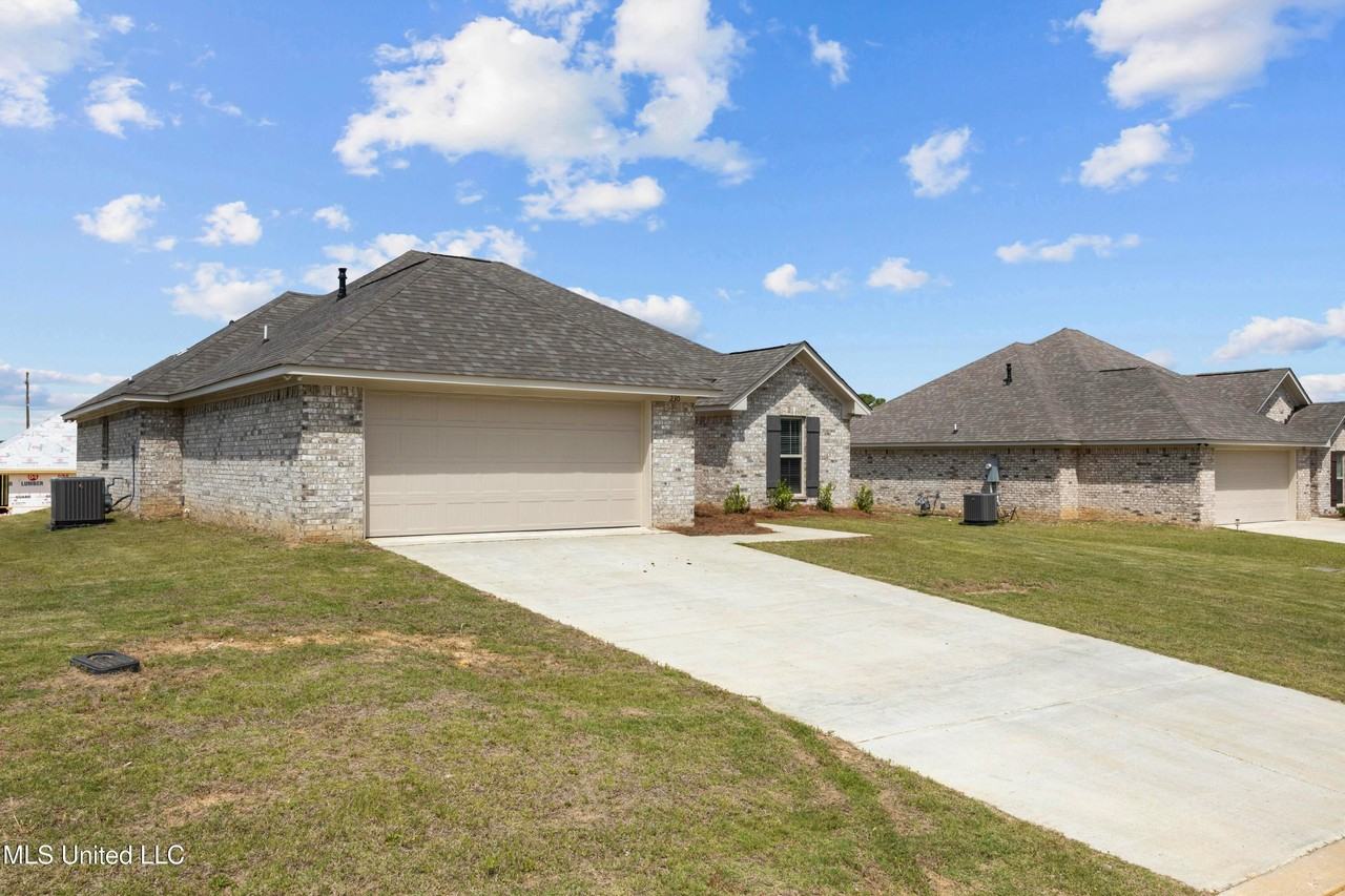230 Hemingway Cir - Photo 2 of 22