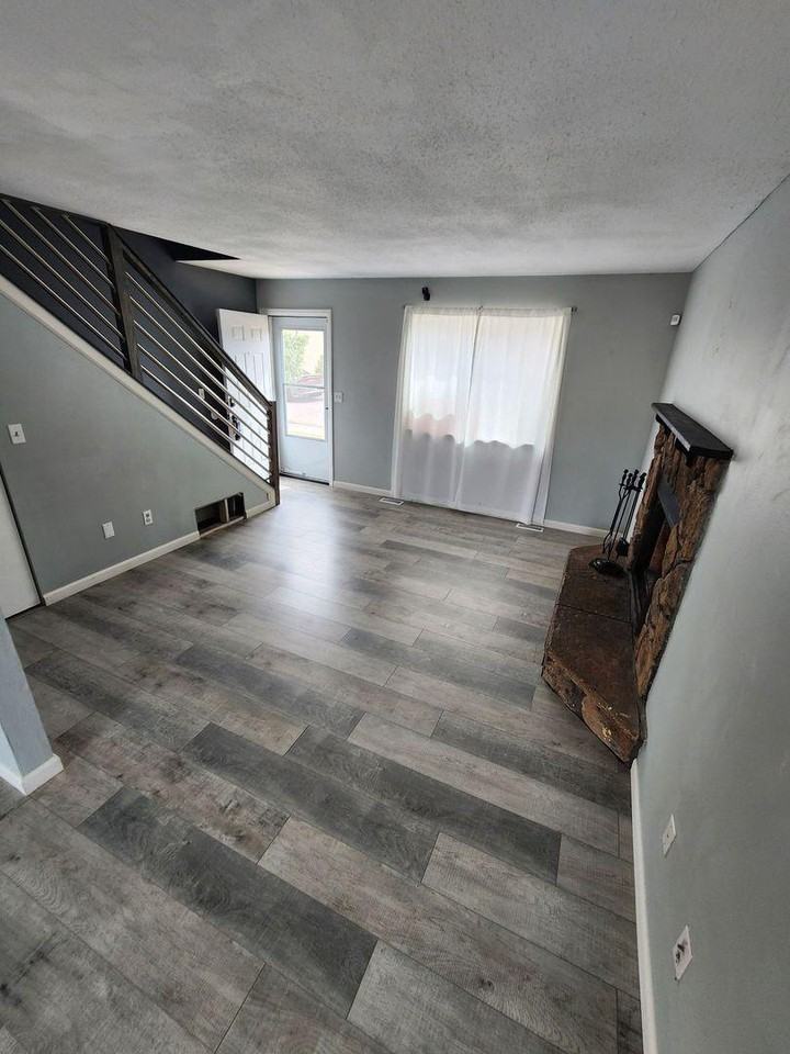 3080 Starlight Cir - Photo 3 of 12