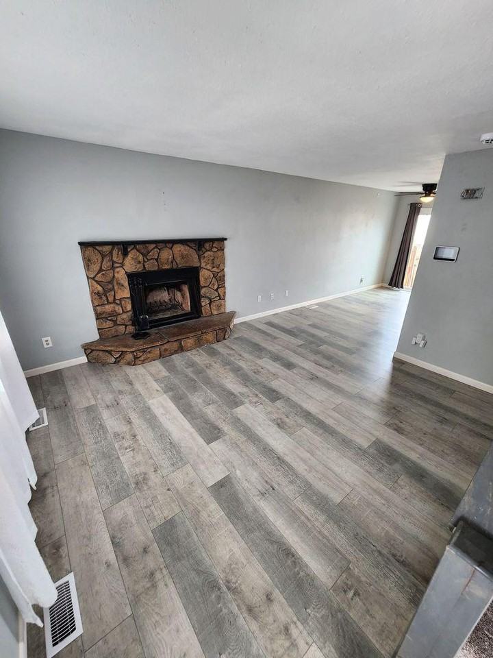 3080 Starlight Cir - Photo 4 of 12