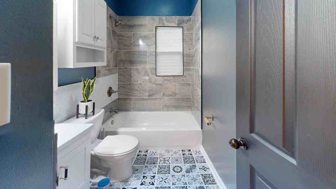 737 E 47th Ave - Photo 3 of 16