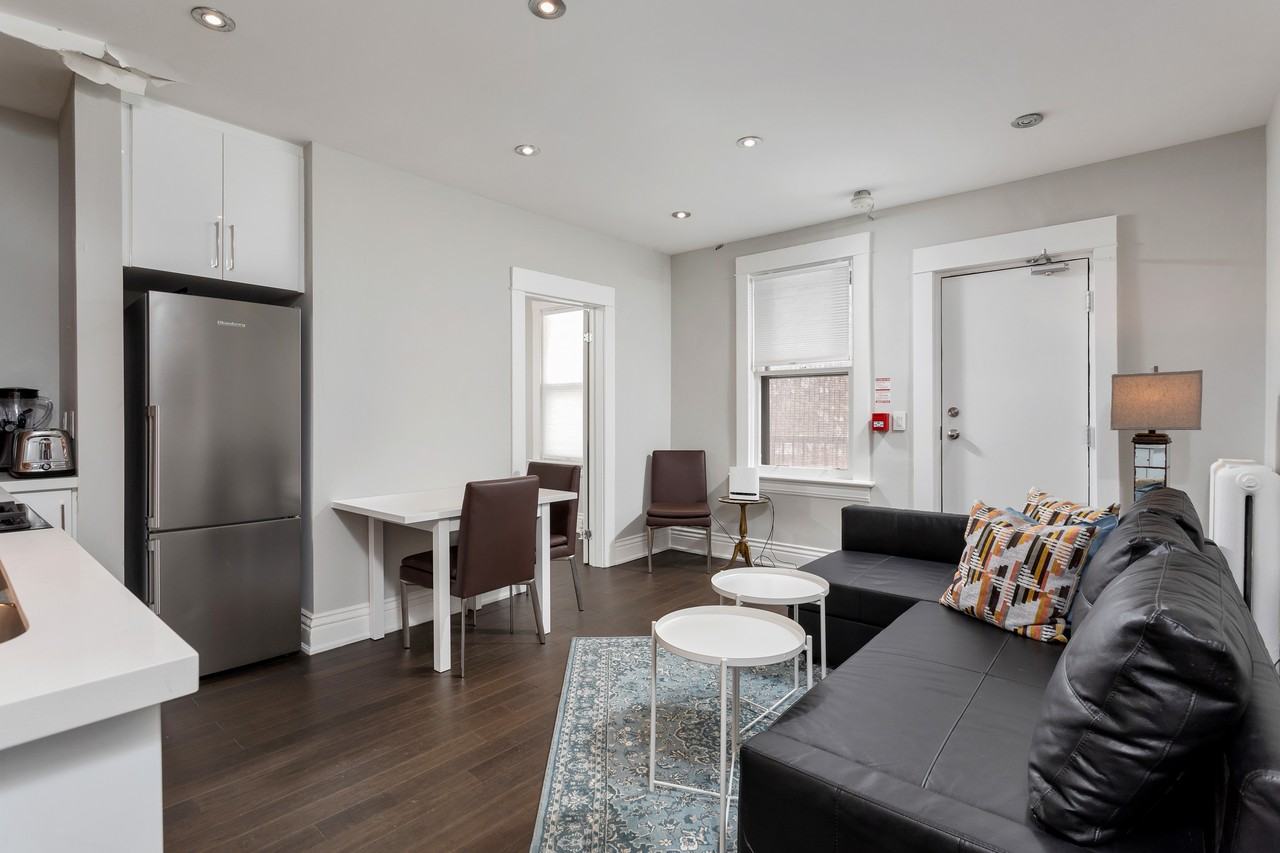 345 Gladstone Avenue ##5 - Photo 2 of 15