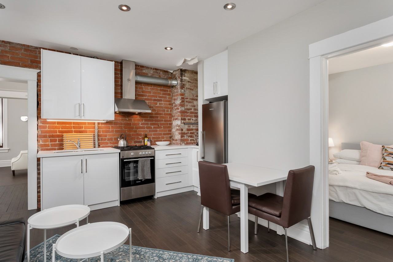 345 Gladstone Avenue ##5 - Photo 3 of 15