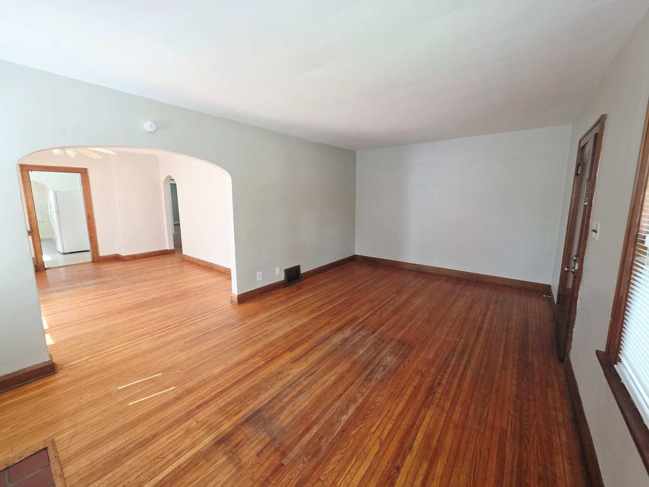1919 Christie St - Photo 4 of 16