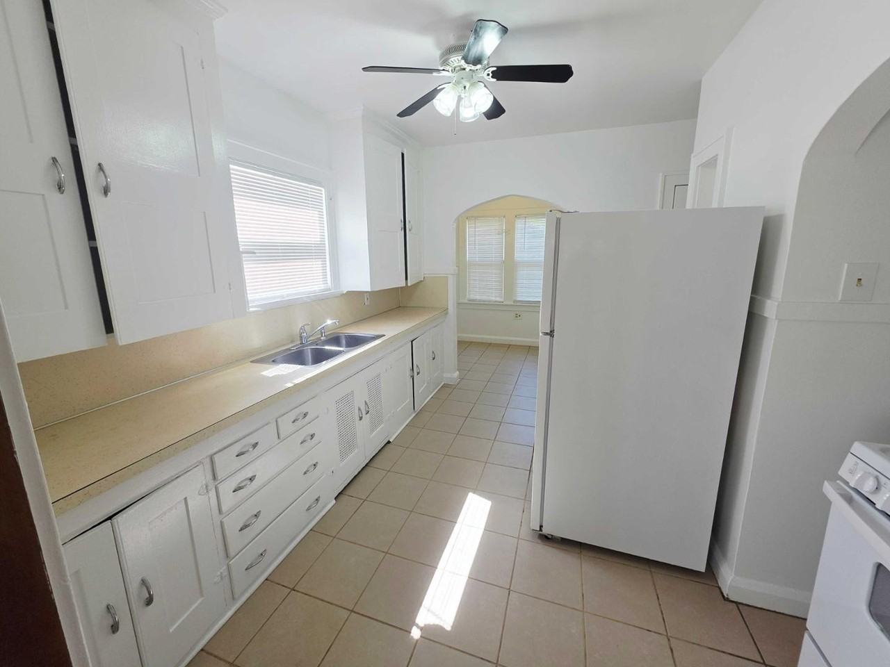 1919 Christie St - Photo 6 of 16