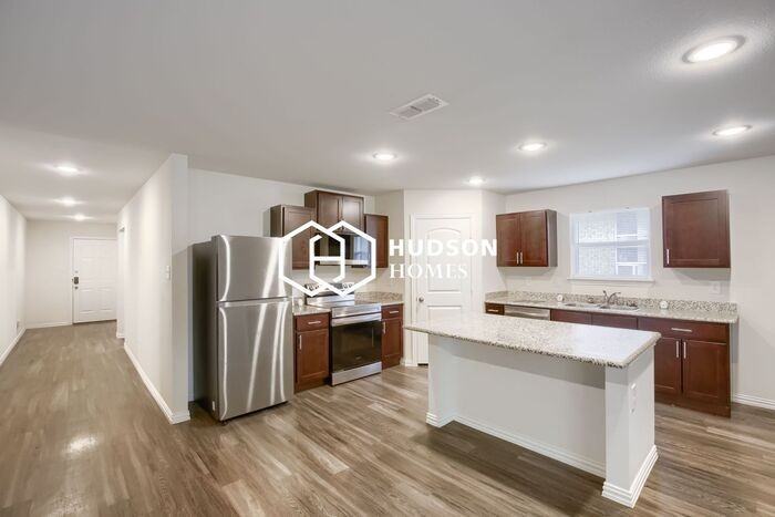 312 Bounding Main St - Photo 5 of 14