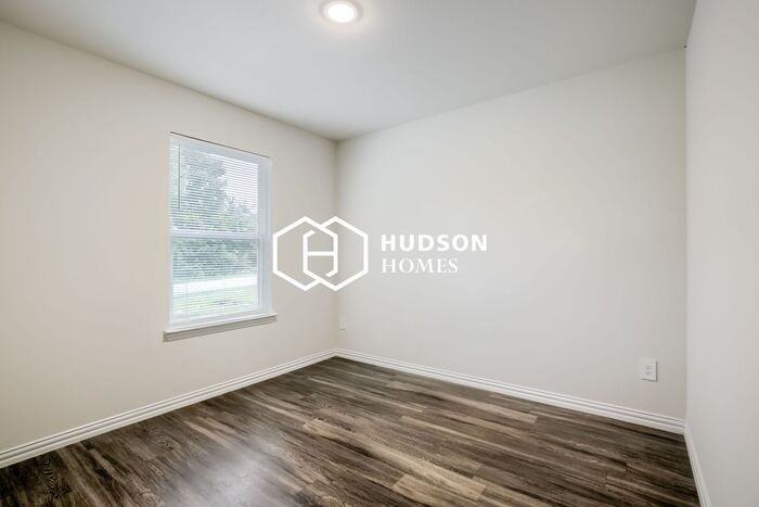 312 Bounding Main St - Photo 7 of 14