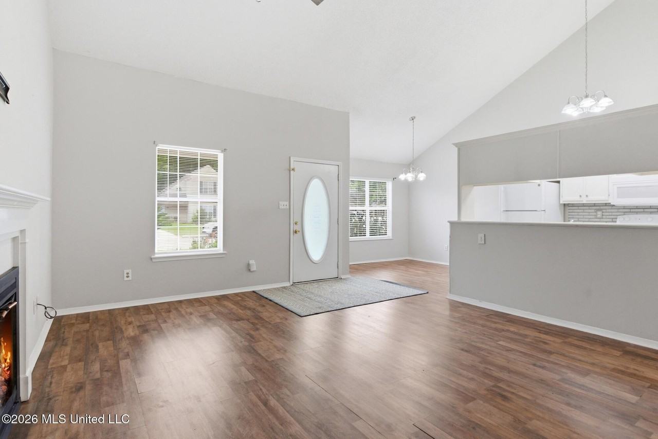 2387 Trafalgar Dr - Photo 6 of 32