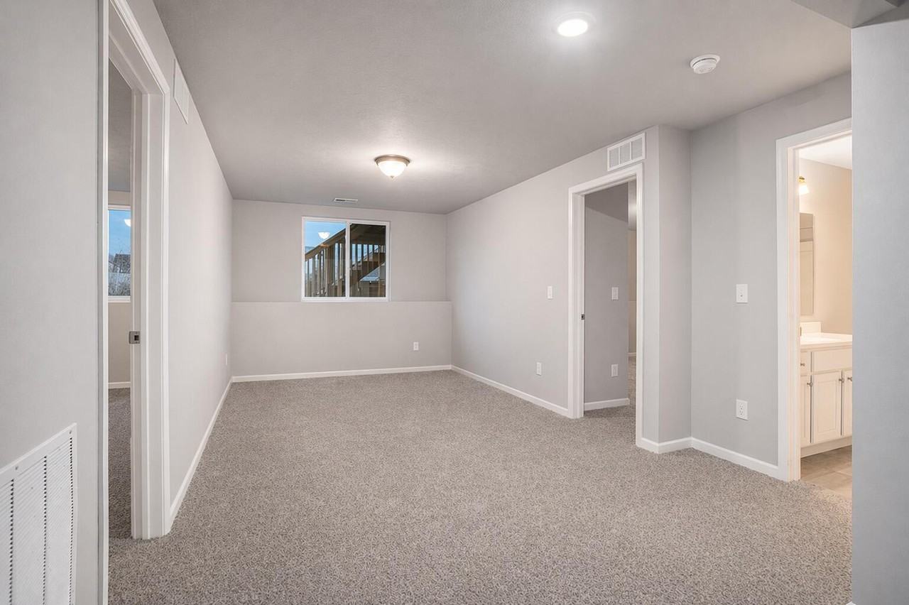 114 Bellflower Dr - Photo 5 of 13