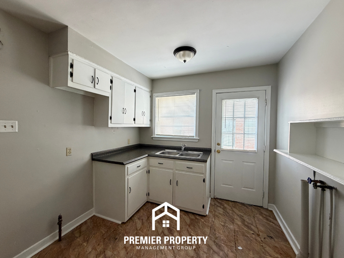 3916 Wales Ave - Photo 4 of 12
