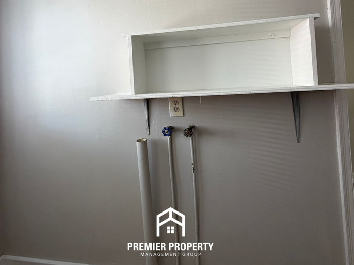 3916 Wales Ave - Photo 5 of 12