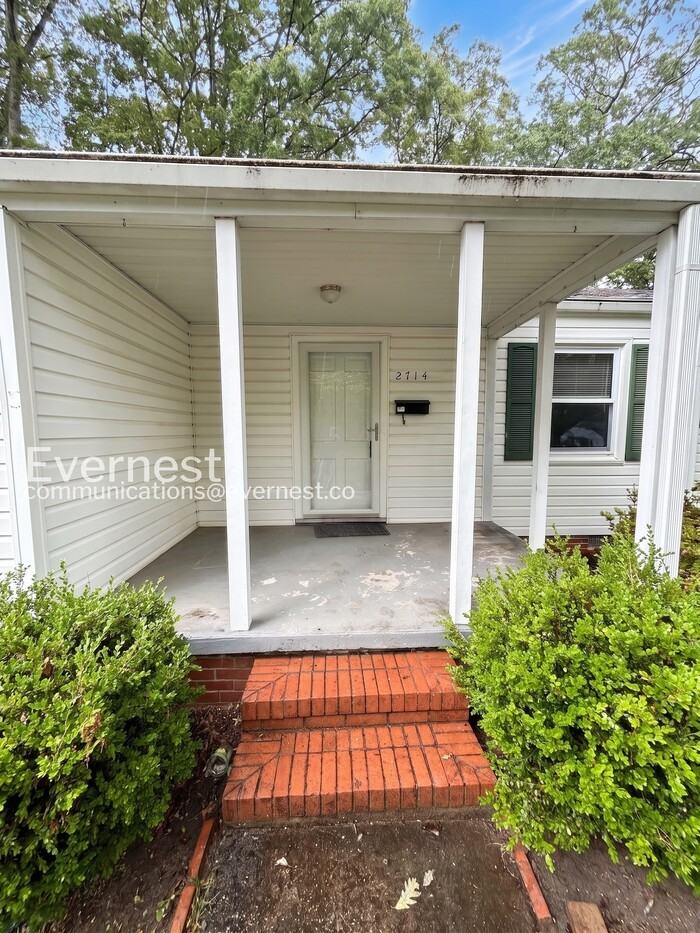 2714 Stratford Dr - Photo 2 of 26