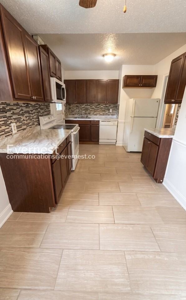 2714 Stratford Dr - Photo 3 of 26