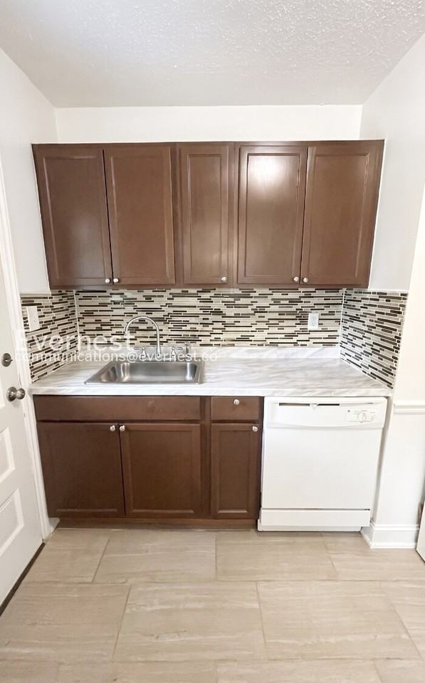 2714 Stratford Dr - Photo 4 of 26