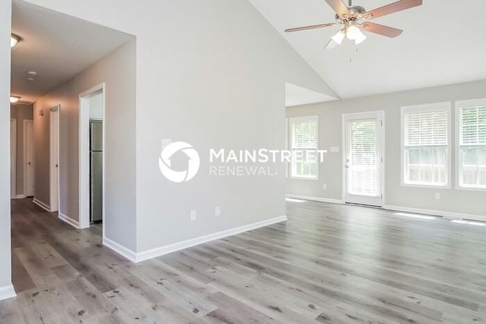 1433 Smokey Mountain Dr - Photo 4 of 16