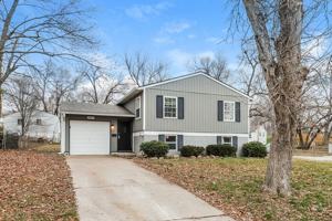featured image of 18906 E Arrowhead Dr