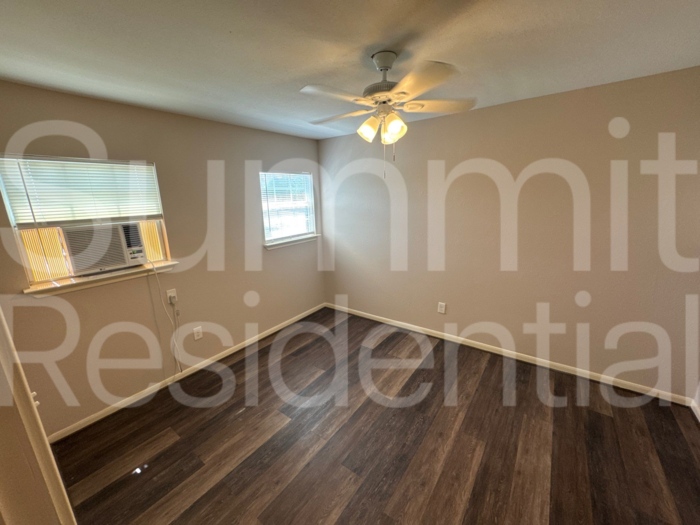 4445 Bell St #B - Photo 6 of 13