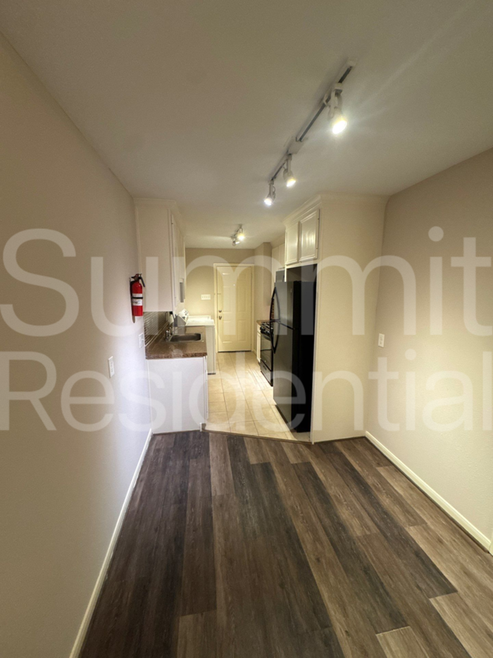 4445 Bell St #B - Photo 7 of 13