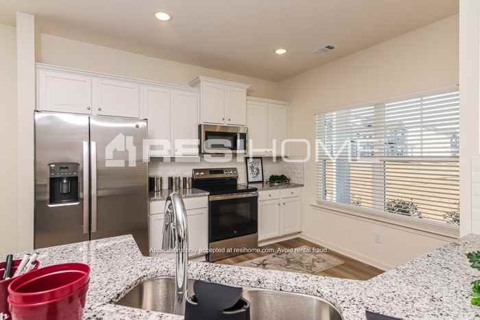 743 Chandler Way - Photo 4 of 20