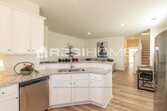 743 Chandler Way - Photo 6 of 20
