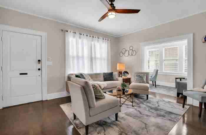 403 E 50th St - Photo 5 of 25