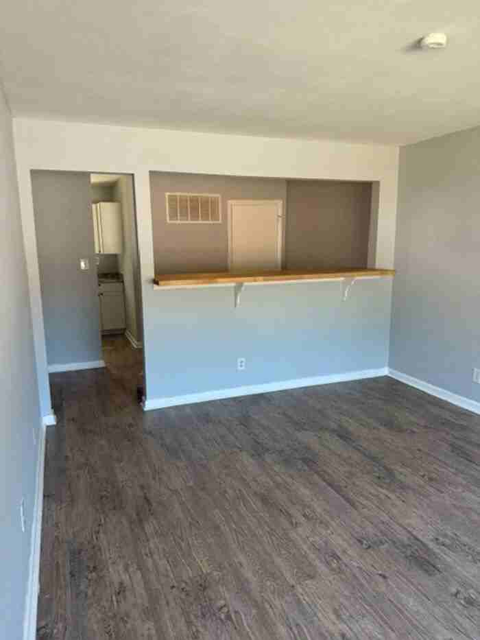 245 Edison Ave - Photo 3 of 21
