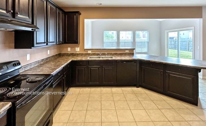 1054 Countess Ln - Photo 3 of 31