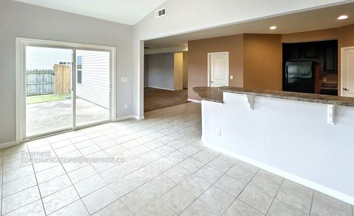 1054 Countess Ln - Photo 4 of 31