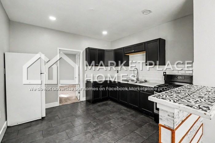 520 Englewood St - Photo 6 of 20