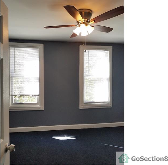 1099 N Kenwood Ave - Photo 3 of 6