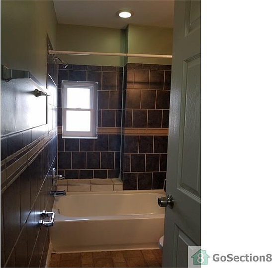 1099 N Kenwood Ave - Photo 4 of 6
