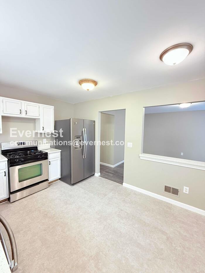 23569 Stewart Ave - Photo 3 of 27