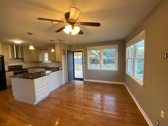 6407 Robinhood Ln Nw - Photo 3 of 8