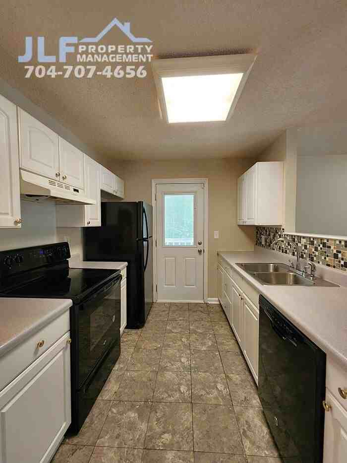 219 Key West Ave - Photo 5 of 20